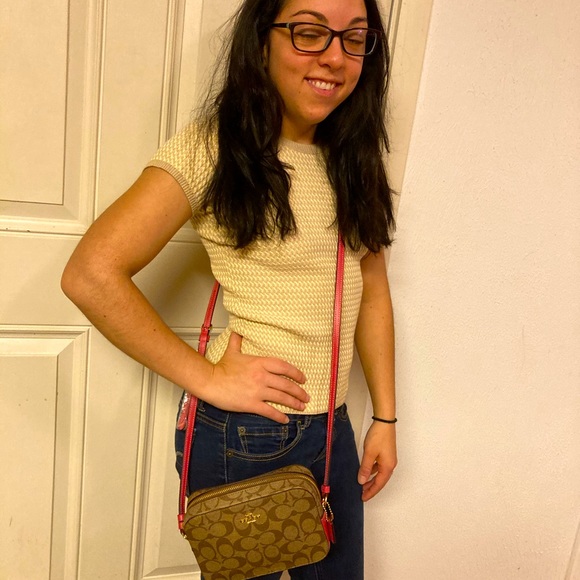 Coach Handbags - Coach mini camera bag in sig. canvas gold/🍓haze. Matching Tammy card case.